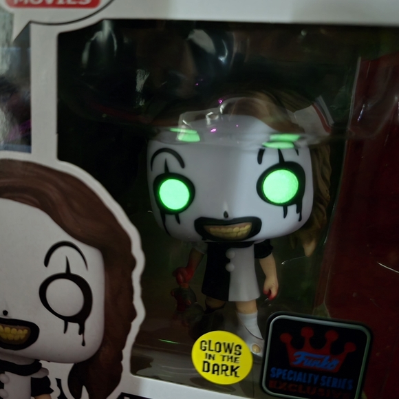 Little Pale Girl specialty series funko # 1749 (nib) With Pop Protector - Picture 5 of 9